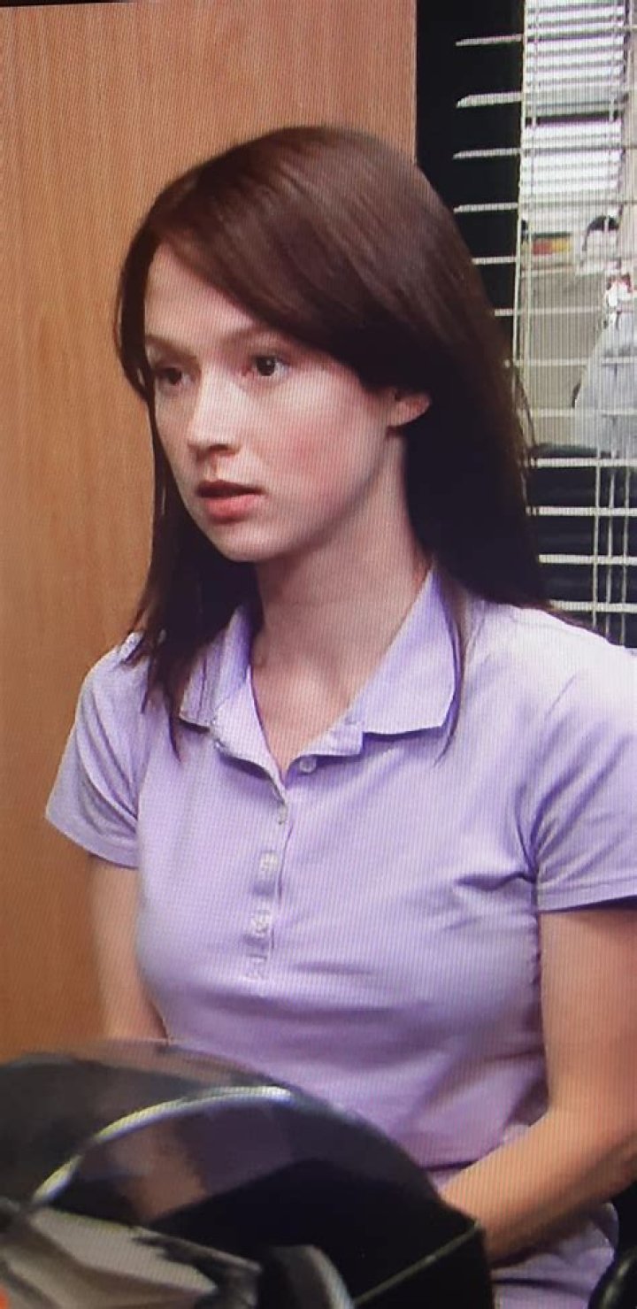 Ellie Kemper Nude: Exploring Public Interest and Respect in Fan Communities