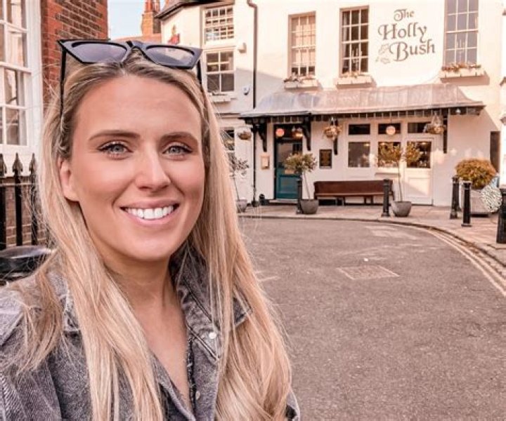 Hannah Ricketts Disney Adventures: A British Vlogger's Magic Touch